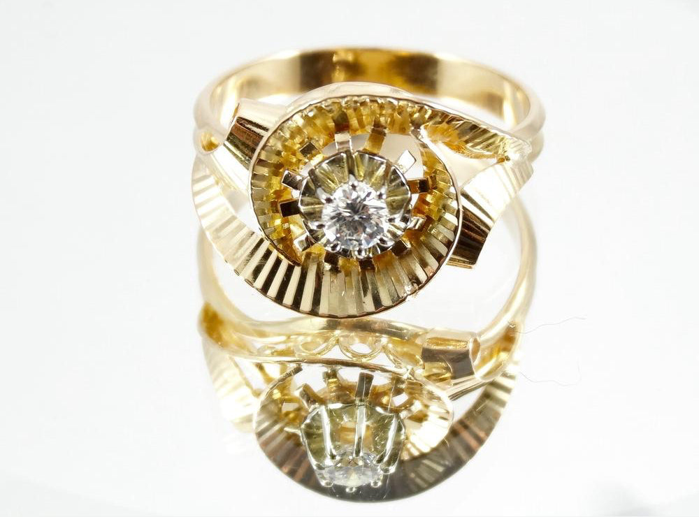 Demi-alliance en or et diamants