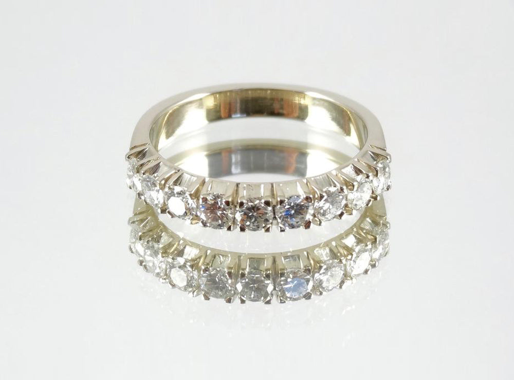 Demi-alliance en or et diamants
