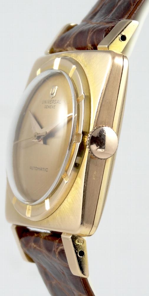 Universal Genève Cioccolatone Coussin or rose Automatique
