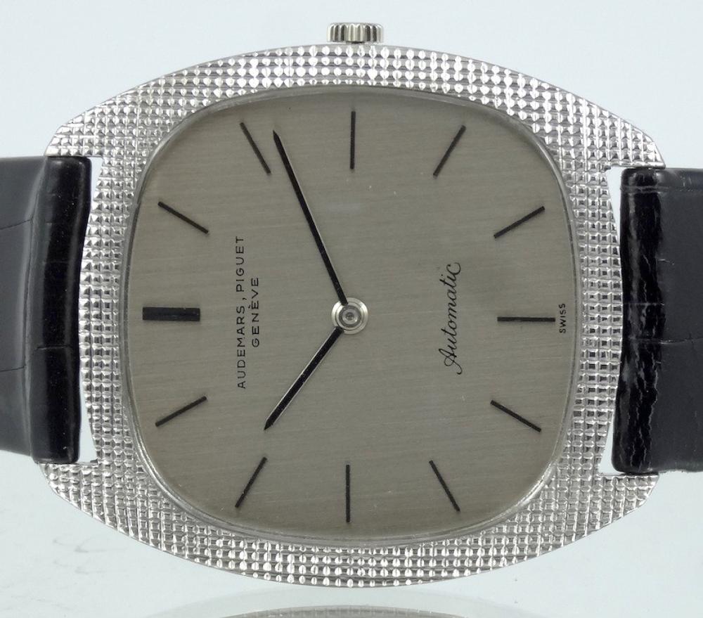 Audemars Piguet de Smocking Or blanc Tonneau