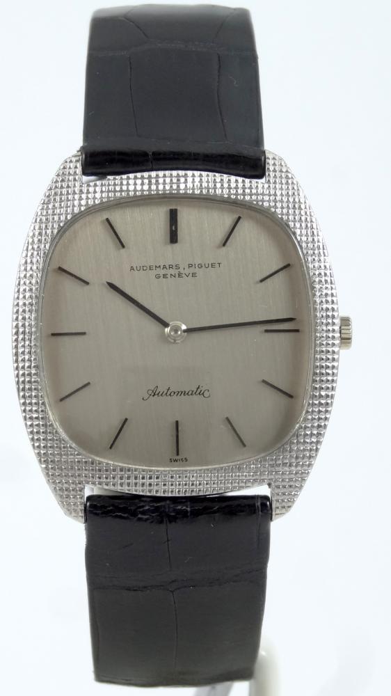 Audemars Piguet de Smocking Or blanc Tonneau