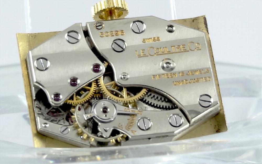 Jaeger-LeCoultre Jaeger Tank Curvex Solo Tempo cadran index Corail