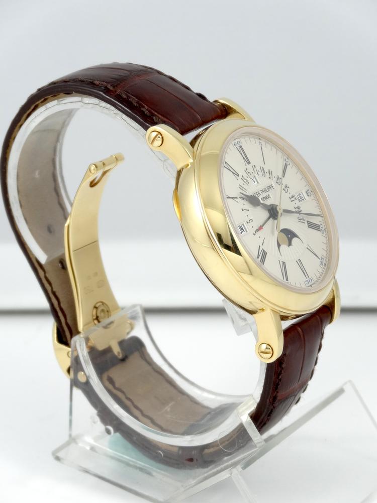 Patek Philippe Calendrier Perpétuel Date rétrograde Boitier Officier