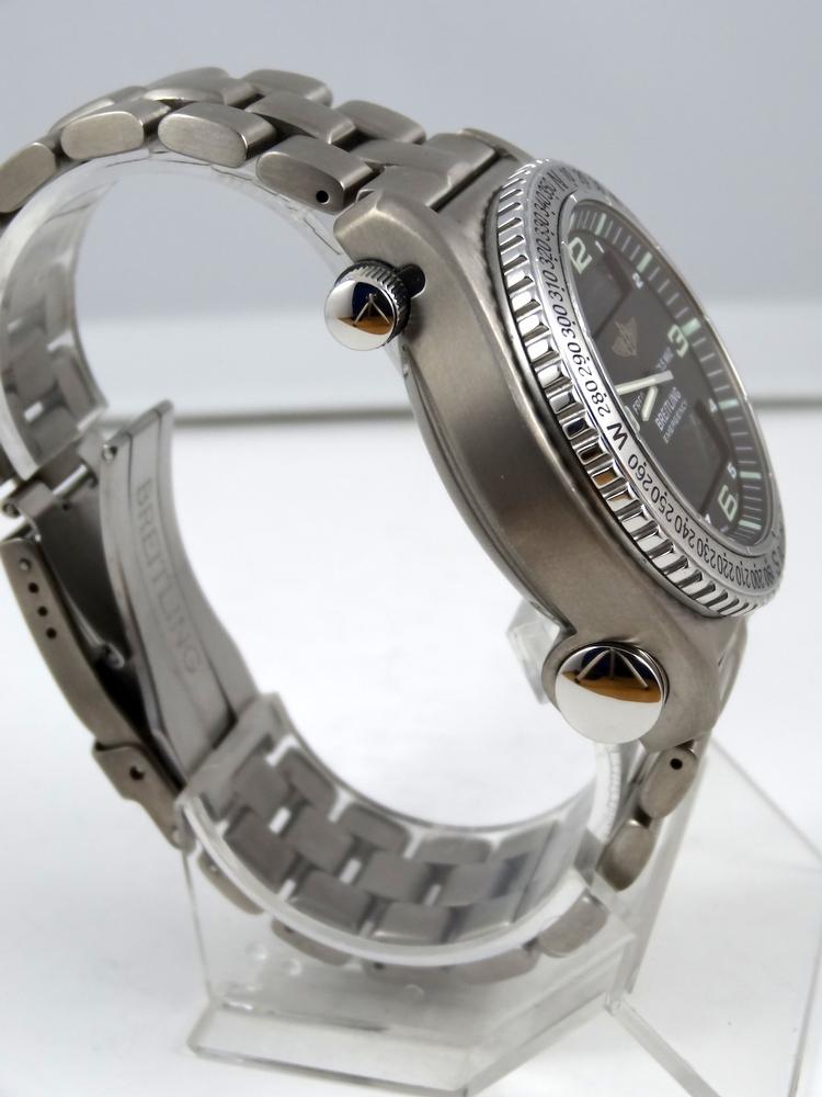 Breitling Emergency Titane Réf E 56121 Comme neuve Boite & Papiers