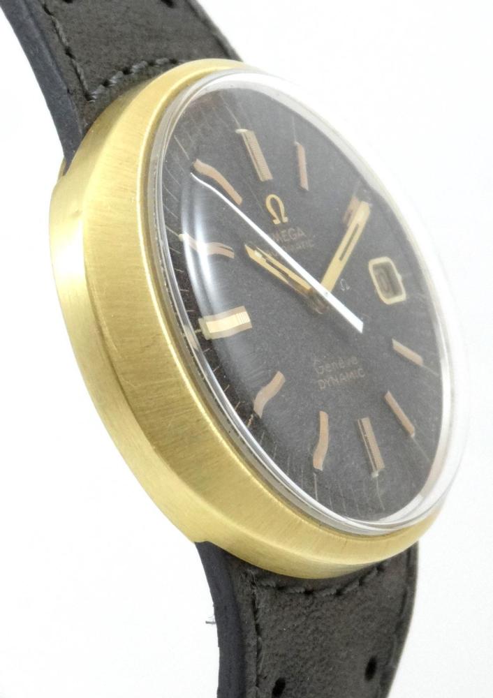 Omega Dynamic Date or jaune cadran Noir Stardust