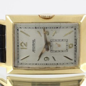 Movado Curviplan or jaune Circa 1940