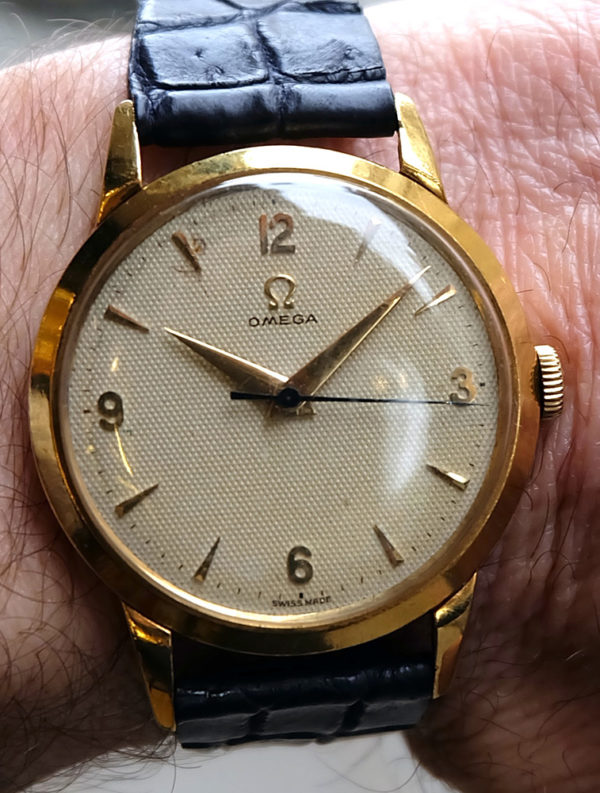 Omega nid d'abeille Référence 2686 or jaune 36mm Circa 1952