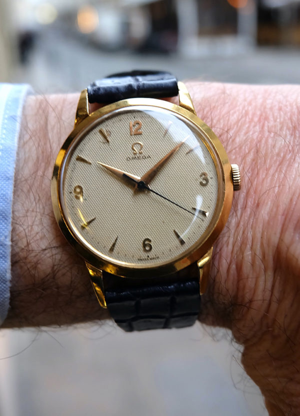 Omega nid d'abeille Référence 2686 or jaune 36mm Circa 1952