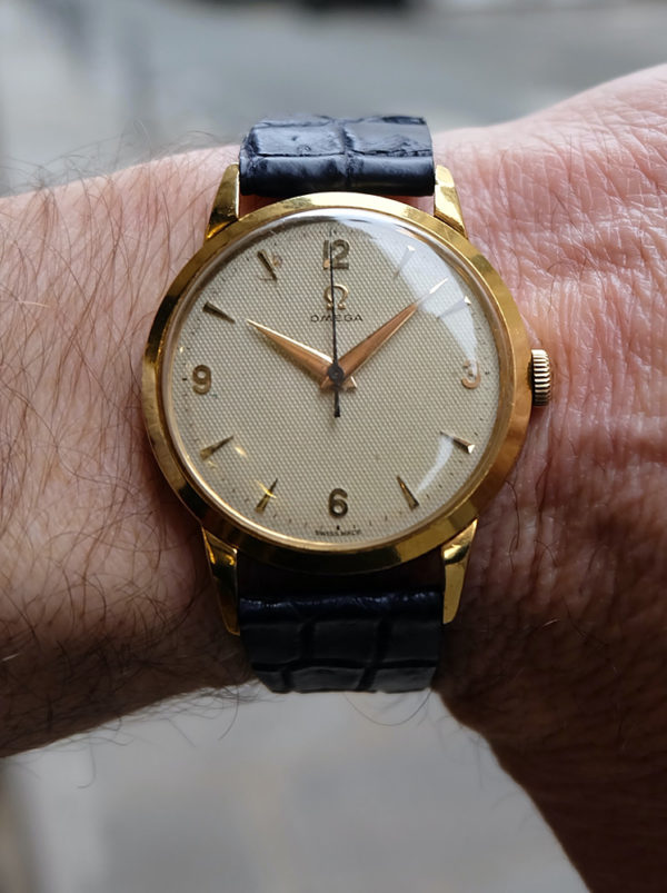 Omega nid d'abeille Référence 2686 or jaune 36mm Circa 1952
